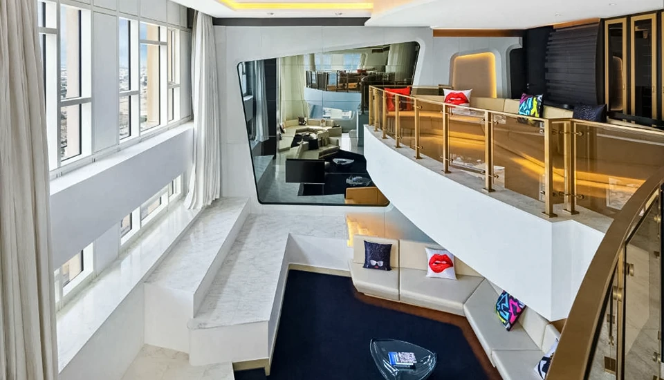 وی هتل دبی کیوریو کالکشن با هیلتون